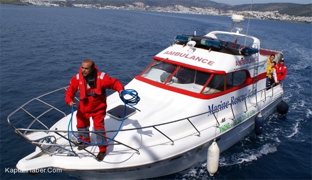 Bebeğini deniz ambulansında dünyaya getirdi