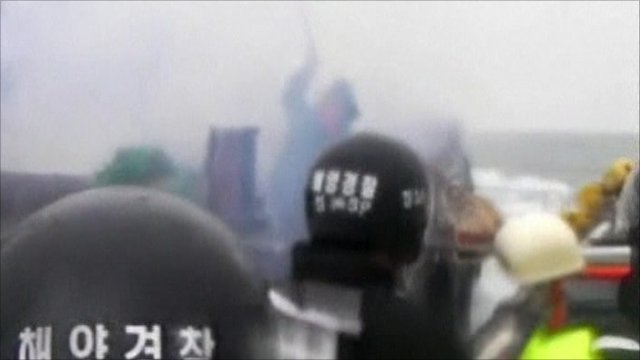 Kaptan Bıçakla Sahil Güvenliğe Saldırdı