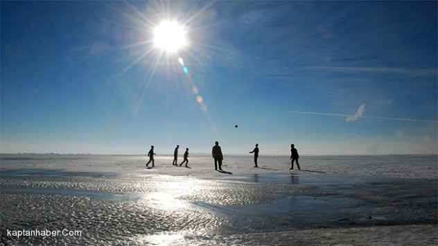 Donan Gölü Buz Pistine Çevirdiler