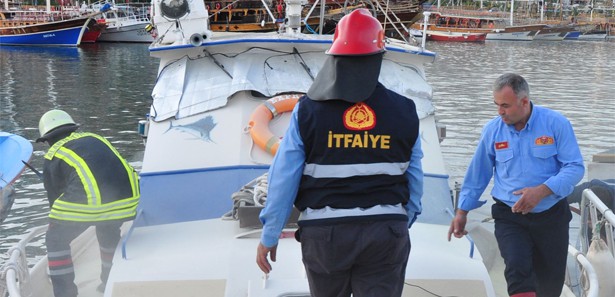 Lüks Tekne Yanmaktan Son Anda Kurtarıldı