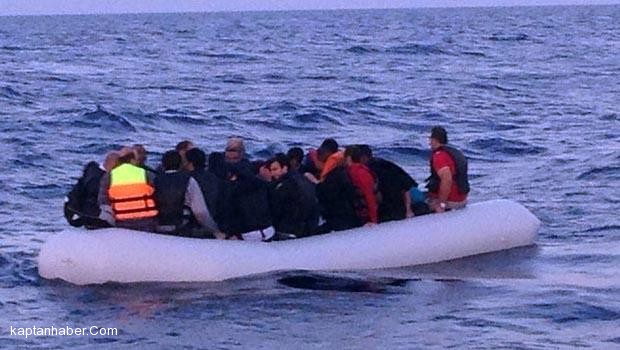 Kuşadası Körfezi&#039;nde kaçakları taşıyan bot battı