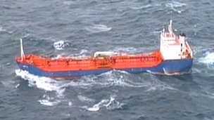 Fırtına gemiden can aldı