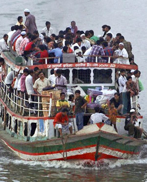 Arakanlıları taşıyan tekne battı: