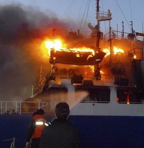 Çin Kargo Gemisi, Cayır Cayır Yandı