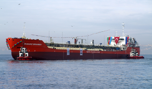 Gözyaşlarıyla Denize İndirildi