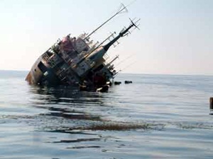 Bir Yük Gemisi Batma Tehlikesi Geçirdi