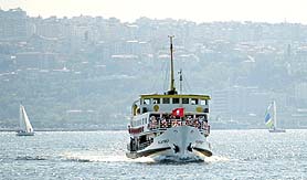 Vapur yarışmasında 'Metin Oktay' önde