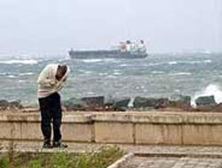 Gemiler Marmara Denizi&#039;nde duramadı