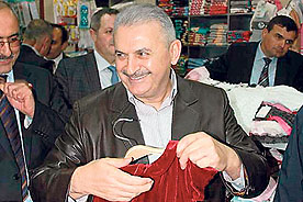 Bakan Yıldırım,İzmir&#039;de Halka Karıştı