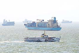 Sezon Açıldı, İzmir Limanı Yine Tıkandı