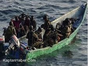 Suudi Arabistan Yemen'de gemi ve tekneleri vurdu