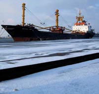 Türk gemisi alacak yüzünden esir kaldı