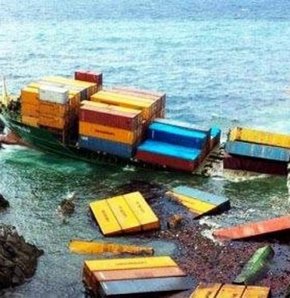 Batan Yük Gemisi Çevreyi Tehdit Ediyor