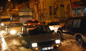 Erdemit Ve Ayvalık'da Caddeler Göl'e Döndü