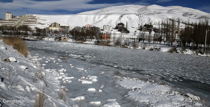 Çoruh Nehri&#039;nin Büyük Bölümü Buzlandı