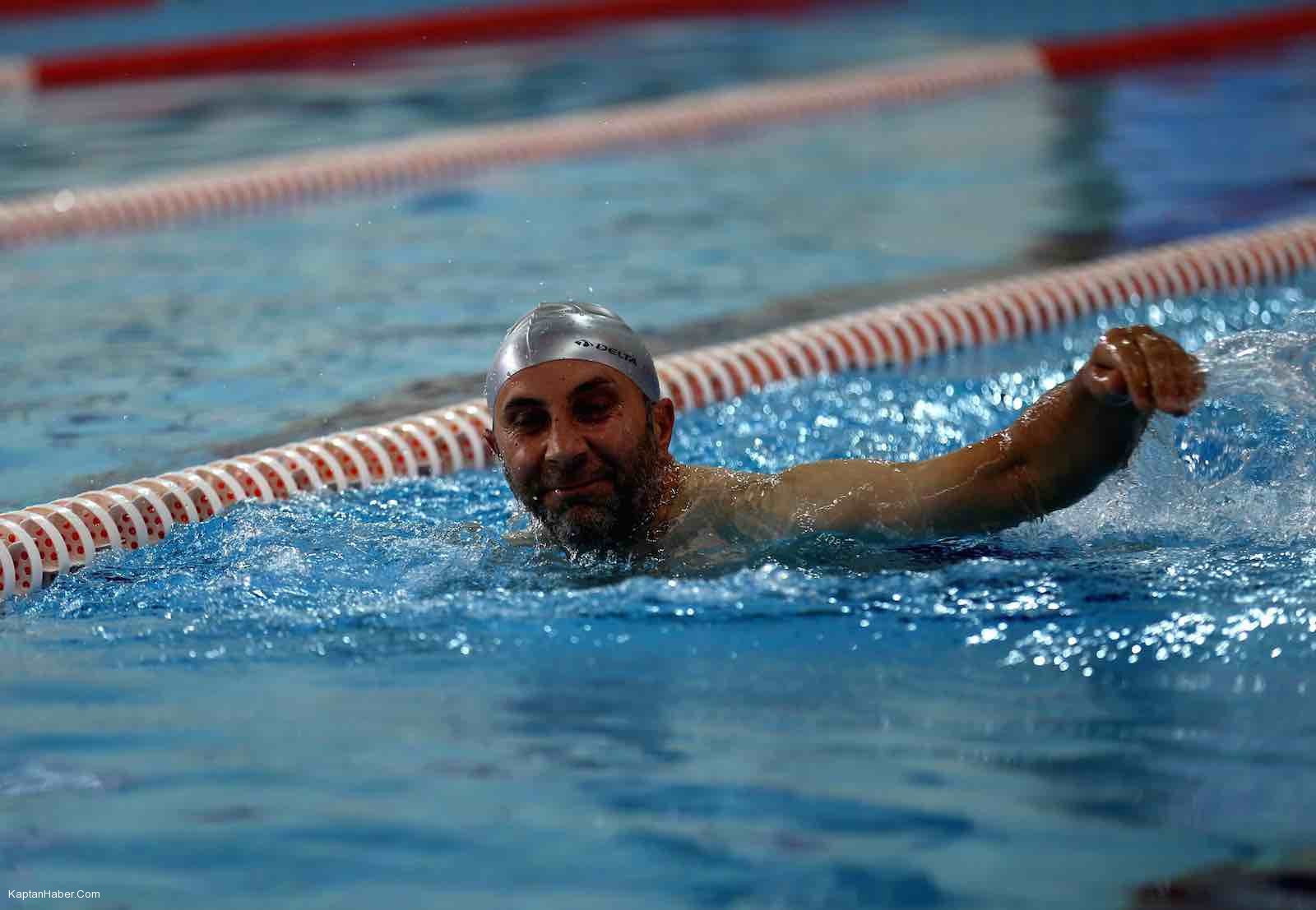 Polislere yüzme eğitimi veriliyor