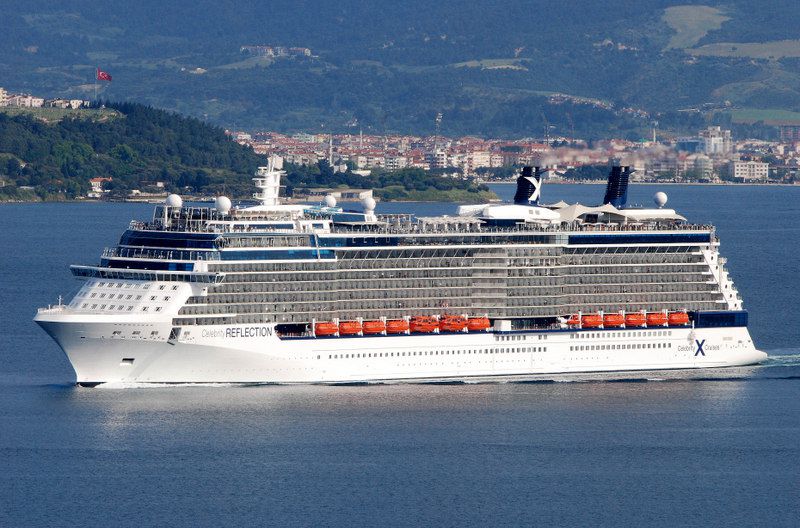CELEBRITY REFLECTION Gemisinin Boğaz Geçişi