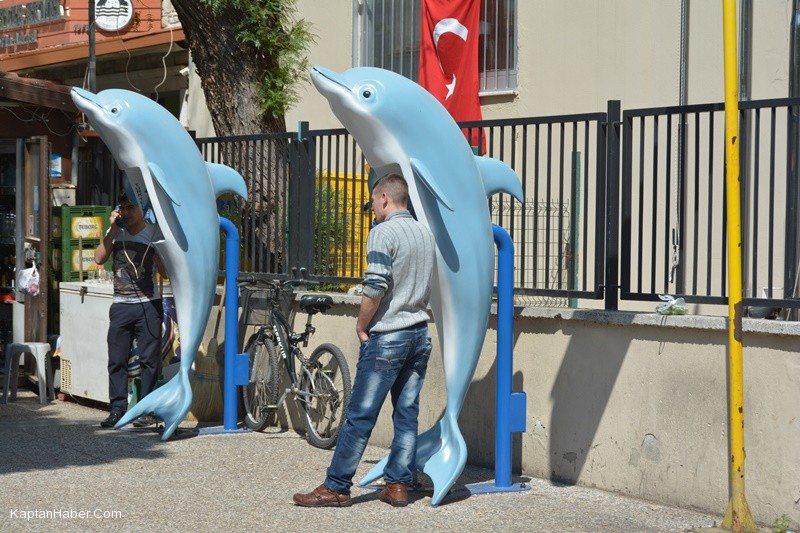 3 Binyıllık Denizci Kentine Özgü Telefon Kulübeleri
