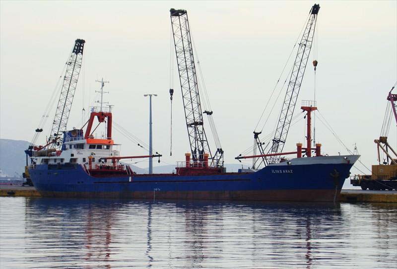 Türk Bayraklı Kuruyük Gemisi Karaya Oturdu