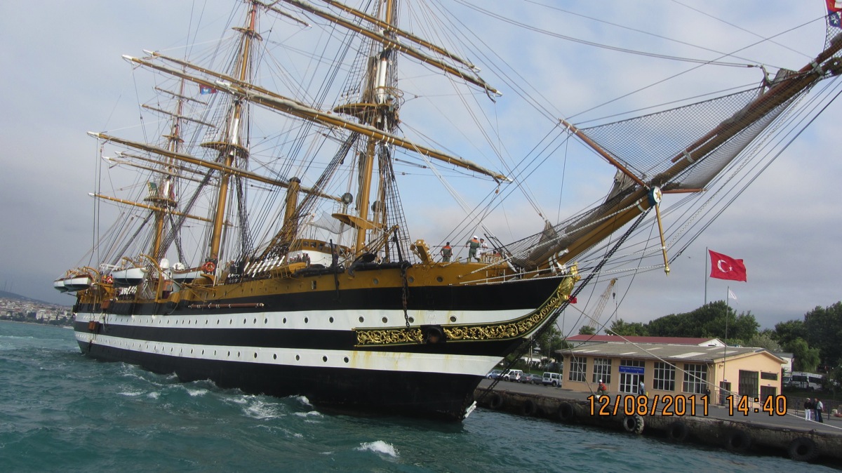 Amerigo Vespucci ziyaretçileri bekliyor