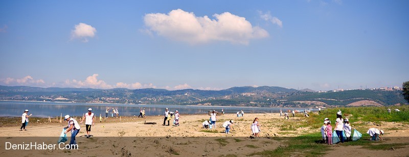 Sapanca Gölü Kıyısını Temizlediler