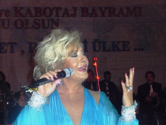 DTO Kokteyli Emel Sayın'la Renklendi