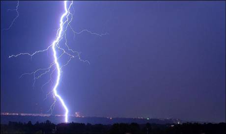 Deniz bisikletinde yıldırım çarptı