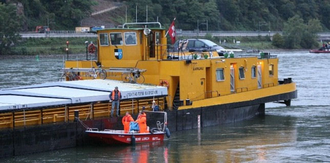 Ren Nehrinde gemi karaya oturdu