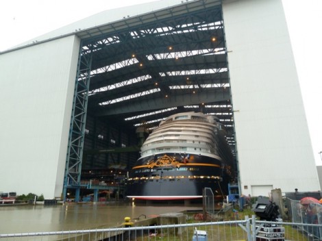 3. Disney gemisi denize indirildi