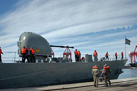 İran savaş gemileri dönüyor