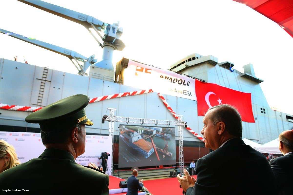 Amfibi Gemi "Bayraktar" Törenle Denize İndirildi