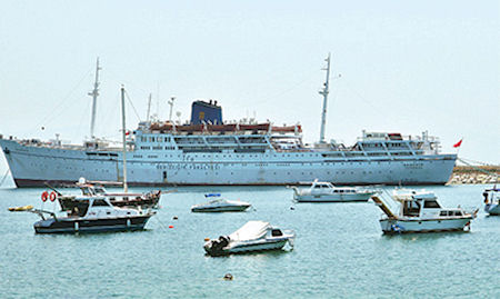 Akdeniz Gemisi Kurtarıcısını Bekliyor