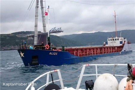 Deniz dibindeki kablolara takılan gemi kurtarıldı