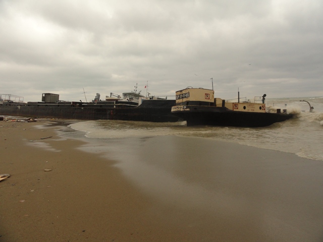 Kilyos&#039;ta Karaya Oturan Barcların Videosu