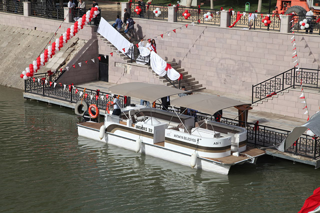 Asi Nehri Tekne Turlarına Başladı