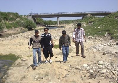 Kapaklar Kapandı, Asi Kurudu