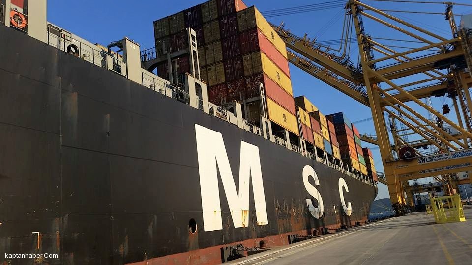 İlk &quot;Ana Gemi&quot; MSC Tokyo, Asyaport&#039;a yanaştı