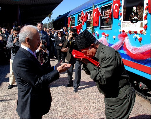 Bu Tren Atatürk İçin Yürüyor