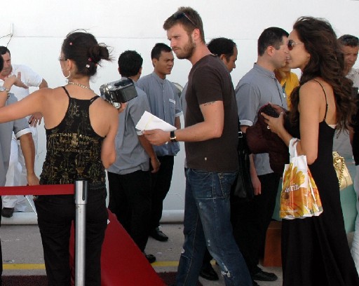 Teknede Dünya Güzeli ve Sevgilisi