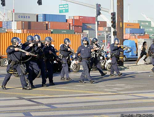 Protestocular Liman Kapattı..