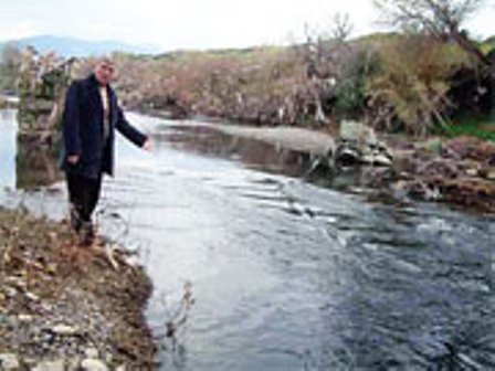 Dere Siyaha Boyandı