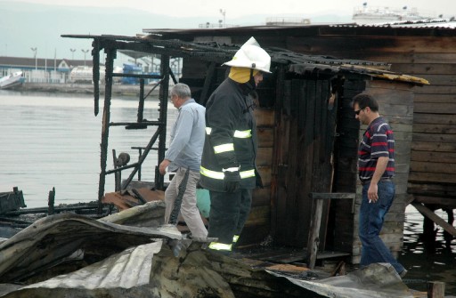 İzmit'te Balıkçı Barınağında Yangın