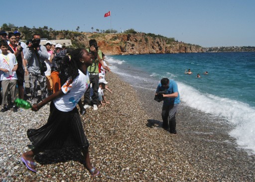Çocuklardan Akdeniz'e Barış Şişesi