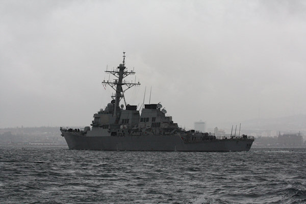 USS Barry Batum Limanı’na vardı