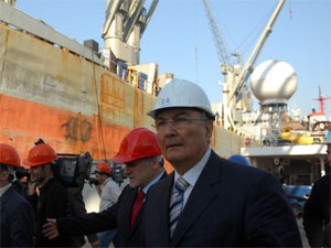 Baykal, Sedef ve Desan Tersanelerini İnceledi