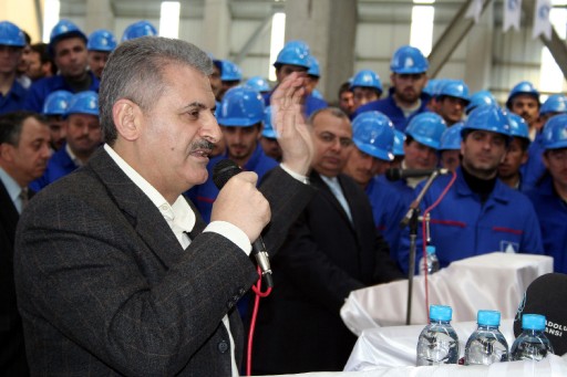 Yıldırım Kursiyerlere Sertifikalarını Verdi