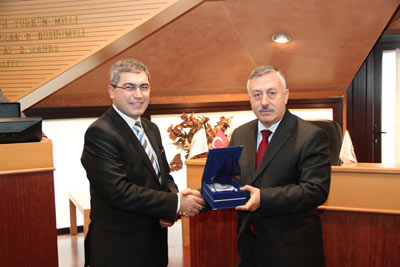 ODEK&#039;ten Naiboğlu&#039;na Teşekkür Plaketi