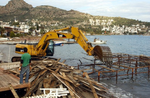 İskele Yıkımlarına Kaymakamlık Engeli