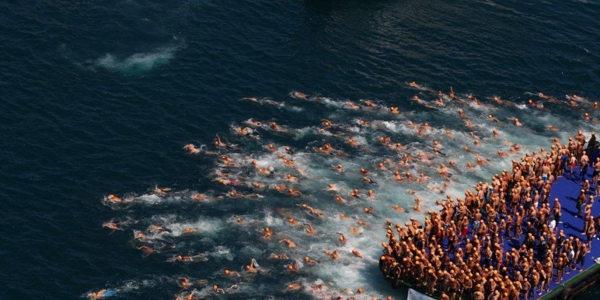 "İki Kıt'anın Kulaçlarla Kucaklaşması"