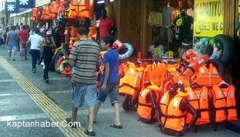 Suriyeli göçmenlere peynir ekmek gibi can yeleği satılıyor